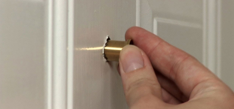 peephole door repair in San Fernando